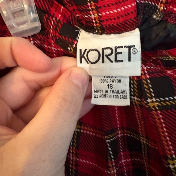 Plaid Red Skirt‎ - Picture 2 of 3